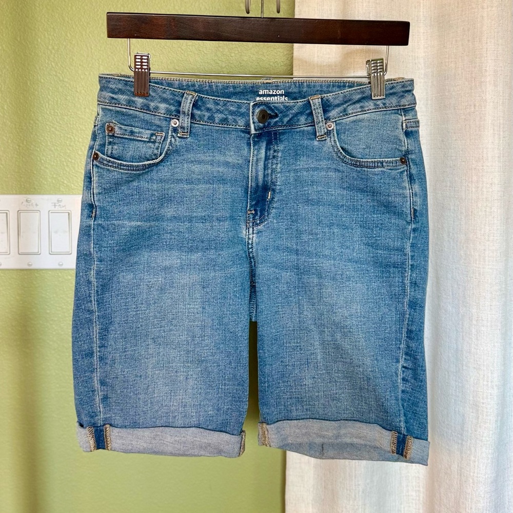 🌸AMAZON pre-owned Denim Bermuda Shorts. Size 8. WSHORTS03.